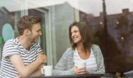 我丈夫的朋友在线观看,丈夫朋友在线观影的温馨瞬间